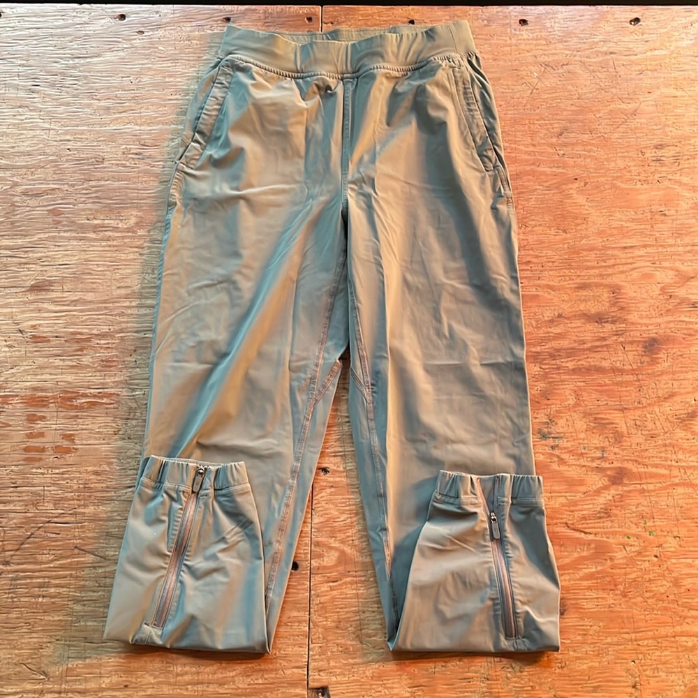 Lululemon joggers size 4